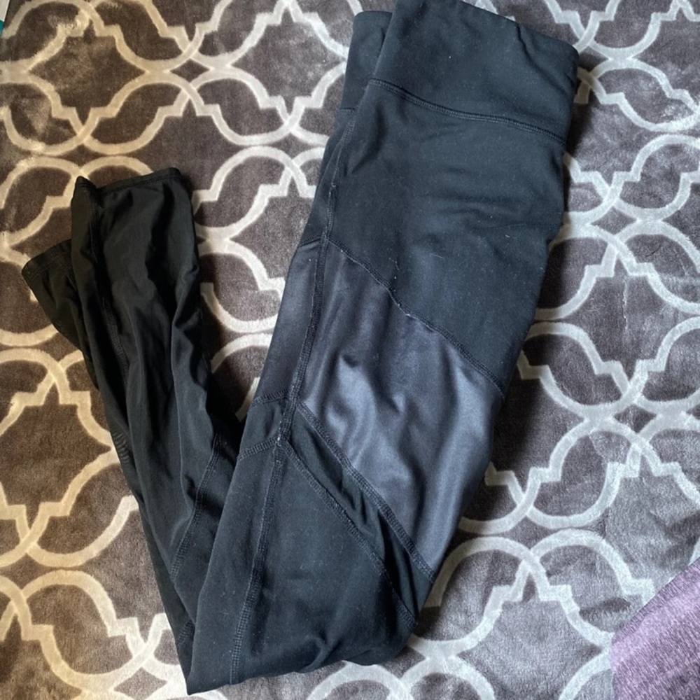 Also yoga leggings mesh with the dark grey stripe